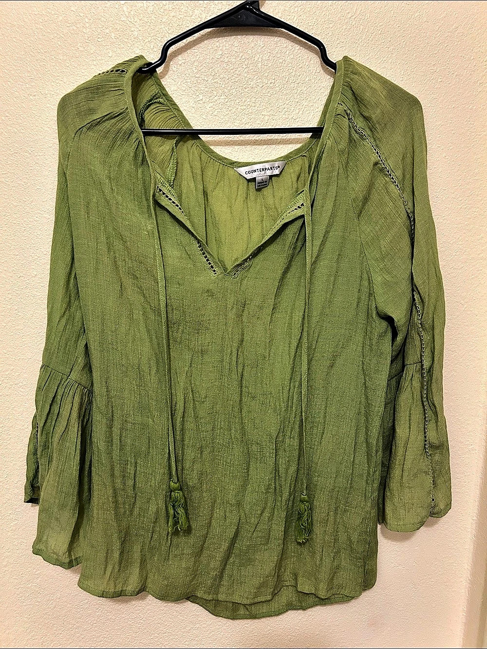 Woman’s Counterparts green peasant top Size Large